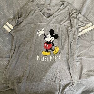 Disney Mickey Mouse 2X V-neck T-shirt
